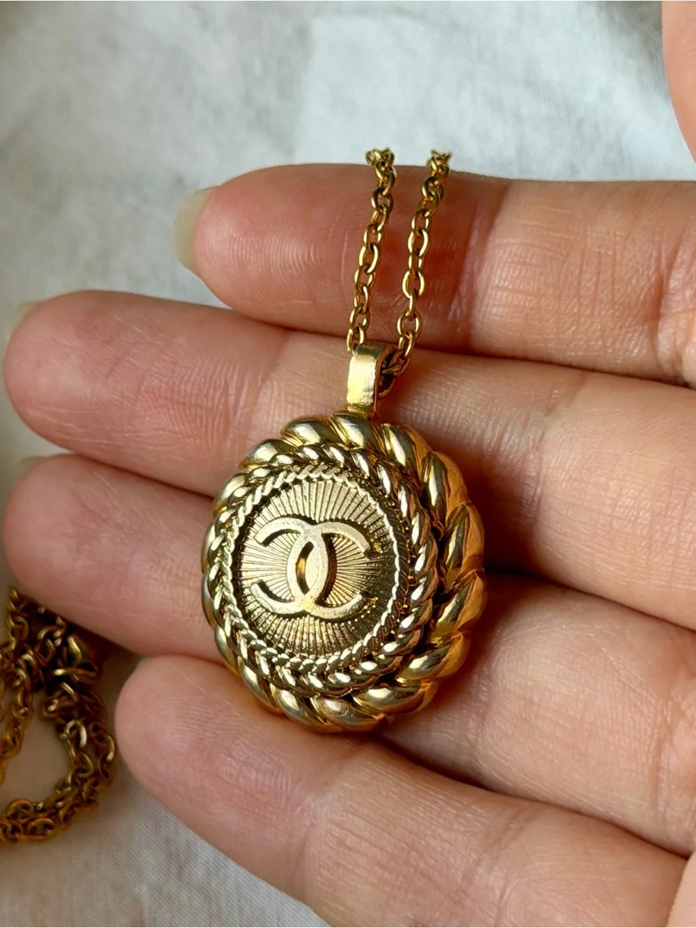 CHANEL Gold CC Rope-Edge Medallion Necklace